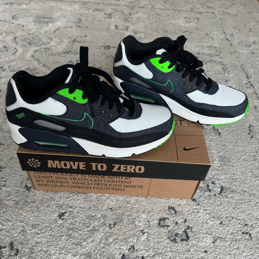 Like NEW Nike Air Max 90 GS white chlorophyll dark denim black navy sneaker RARE